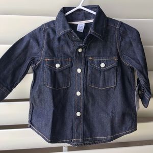 Gap NWT pearl snap button down 💙